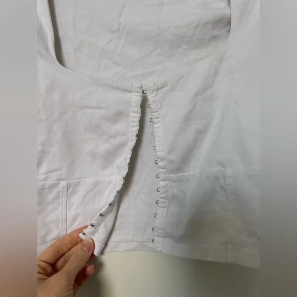 Abercrombie & Fitch White Crop Top with Loop Closure Detail - Picture 2 of 4